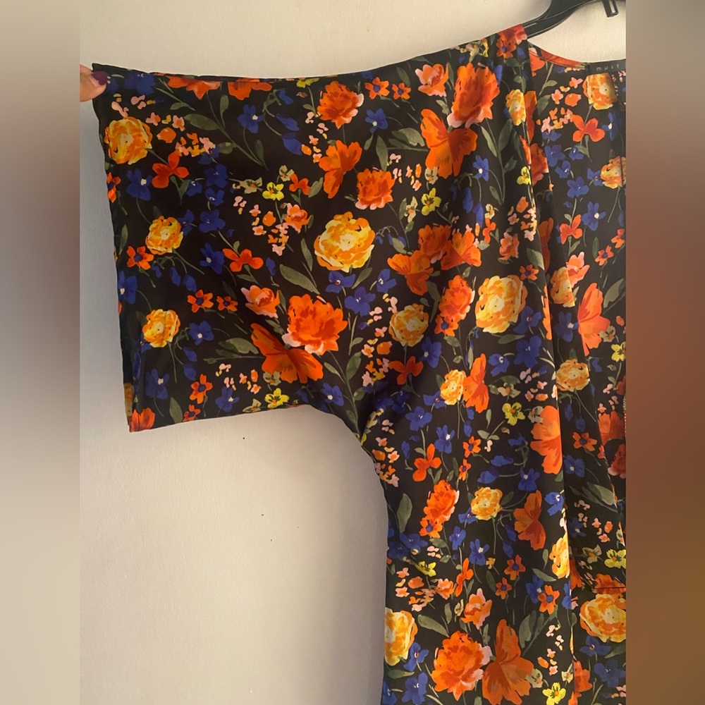 Flowered Kimono - Picture 3 of 4